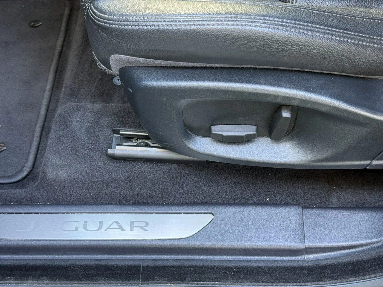 Jaguar E-Pace - Zdjęcie 24