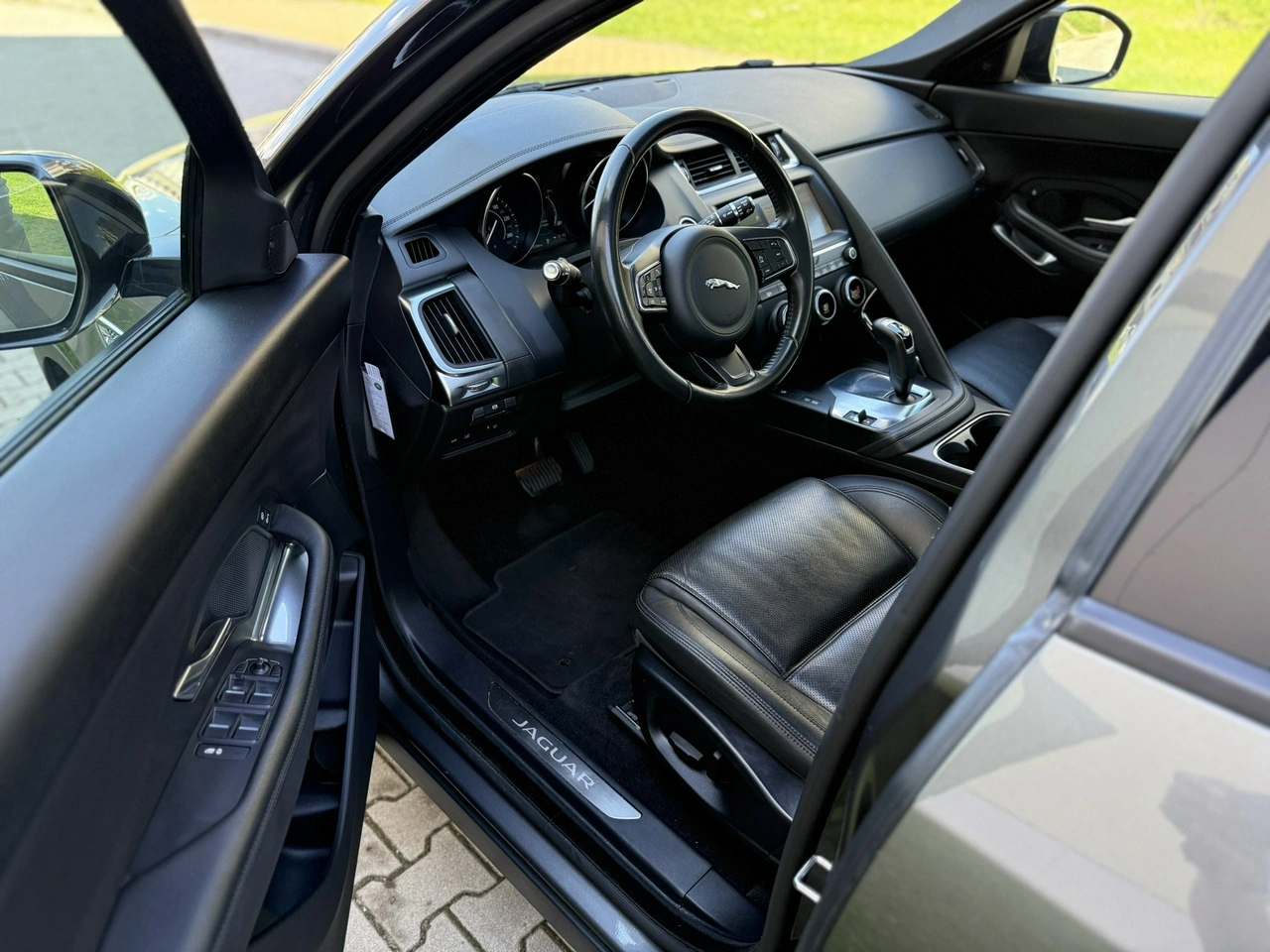 Jaguar E-Pace - Zdjęcie 4