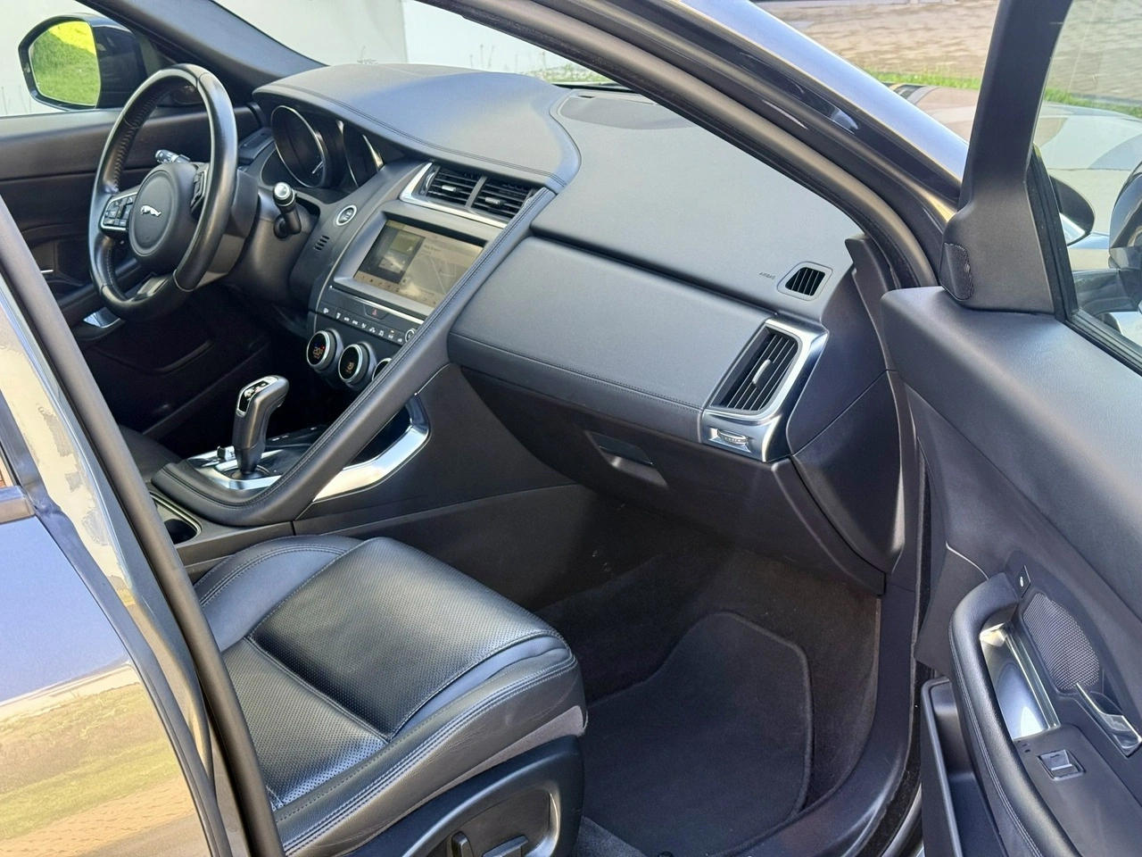 Jaguar E-Pace - Zdjęcie 7