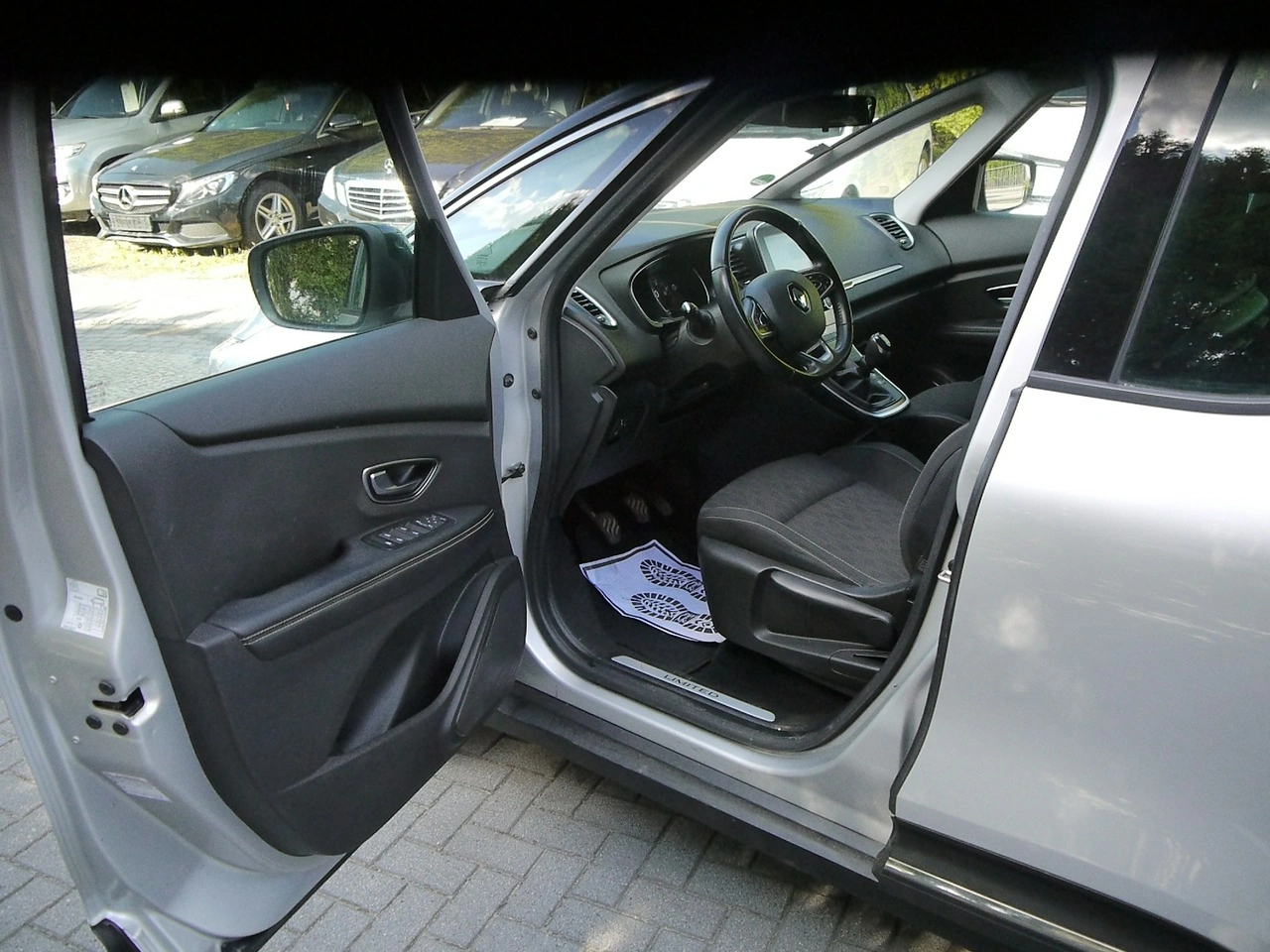 Renault Scenic - Zdjęcie 15