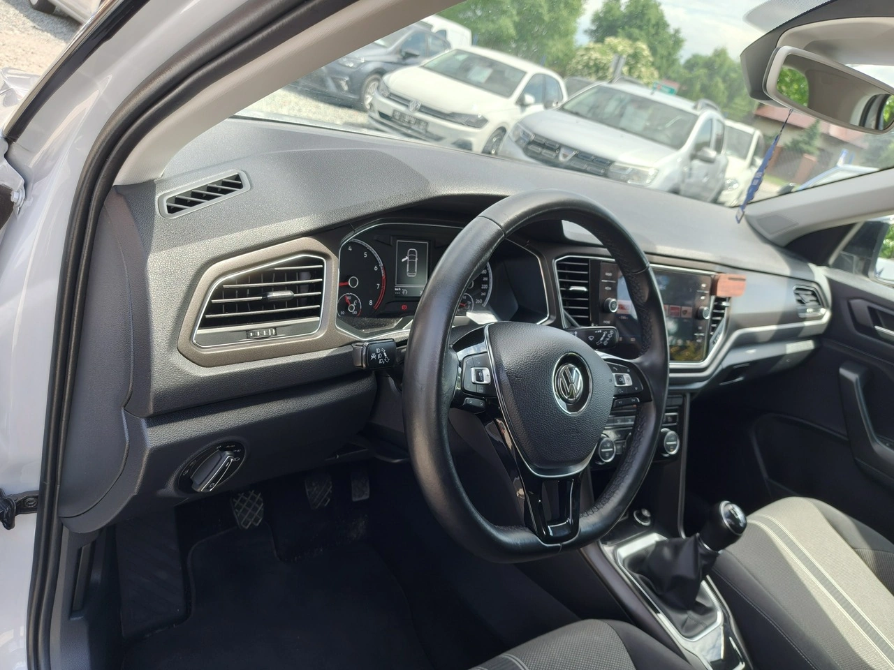 Volkswagen T-Roc - Zdjęcie 12
