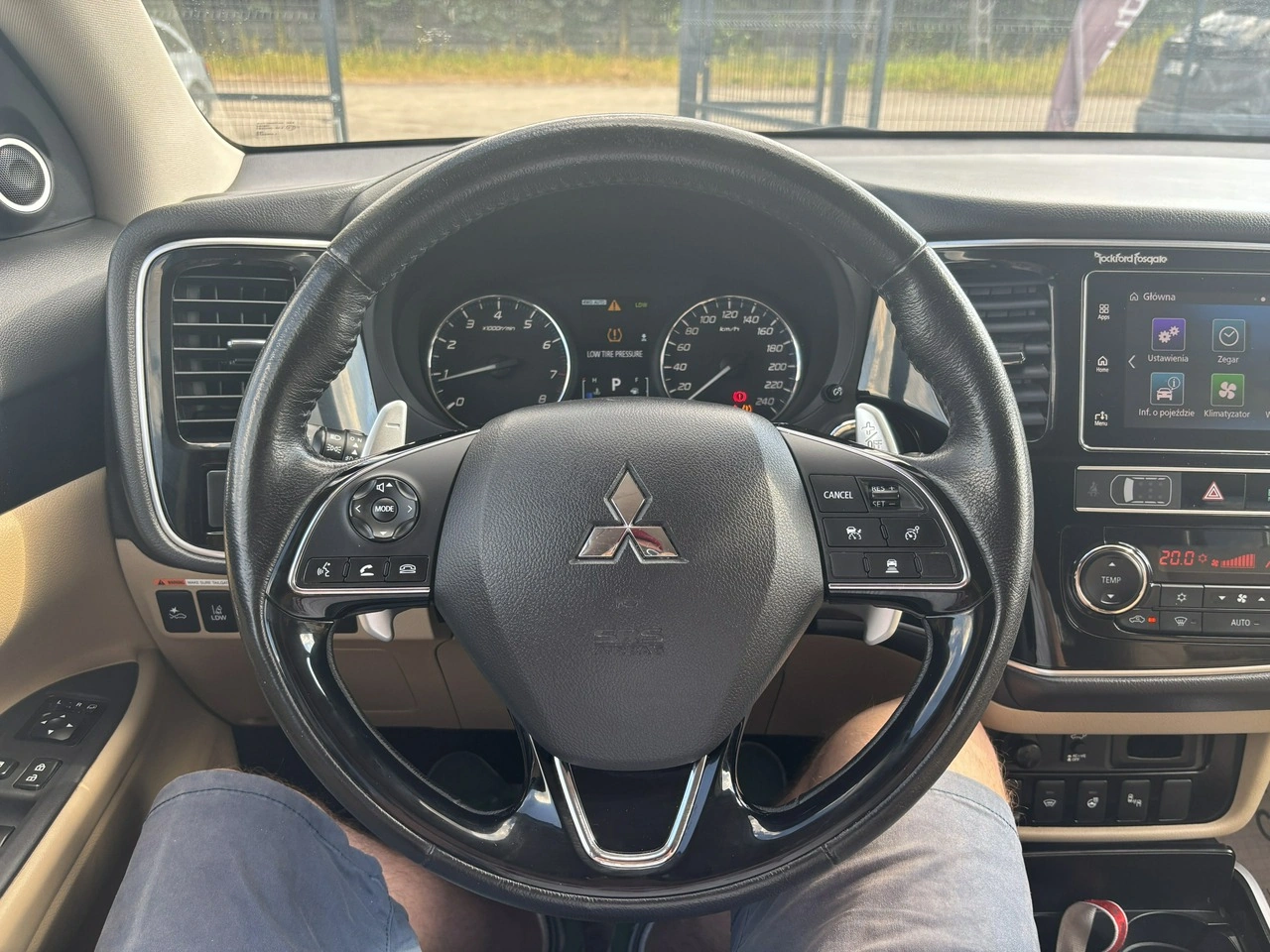 Mitsubishi Outlander - Zdjęcie 22