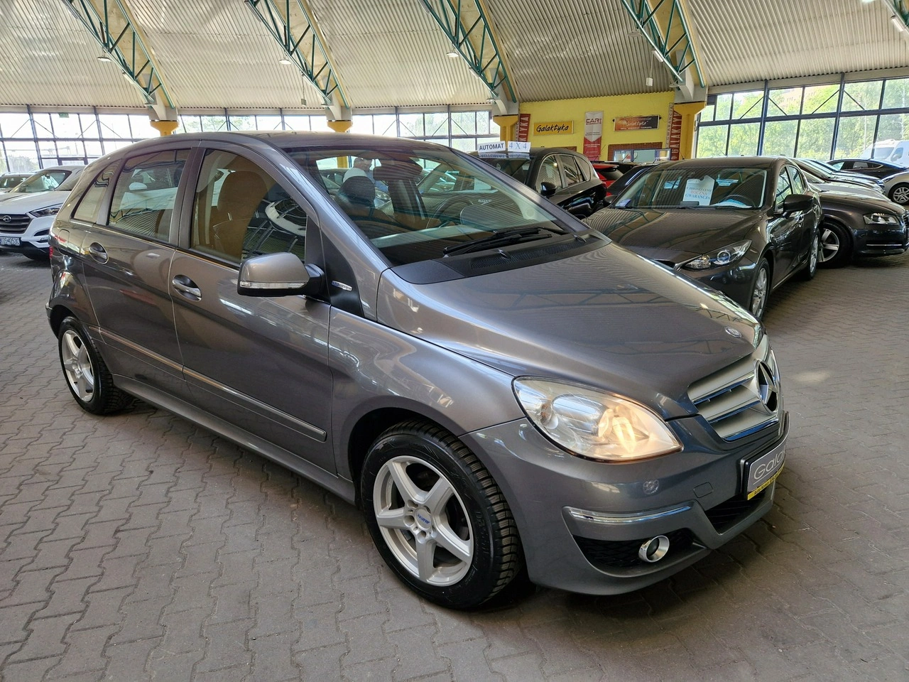 Mercedes B 180 - Główne zdjęcie