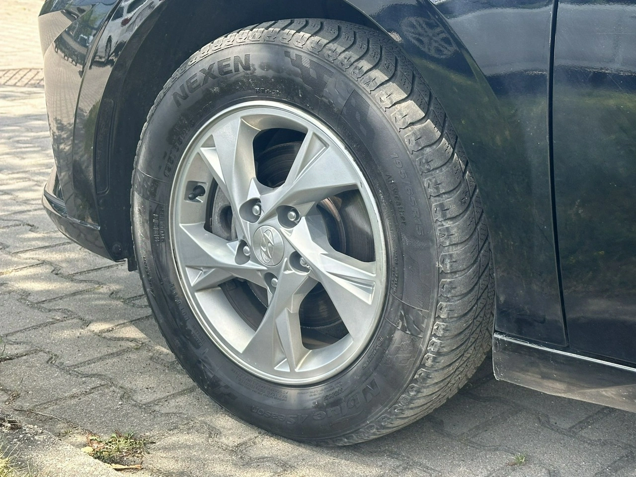 Hyundai Elantra - Zdjęcie 12