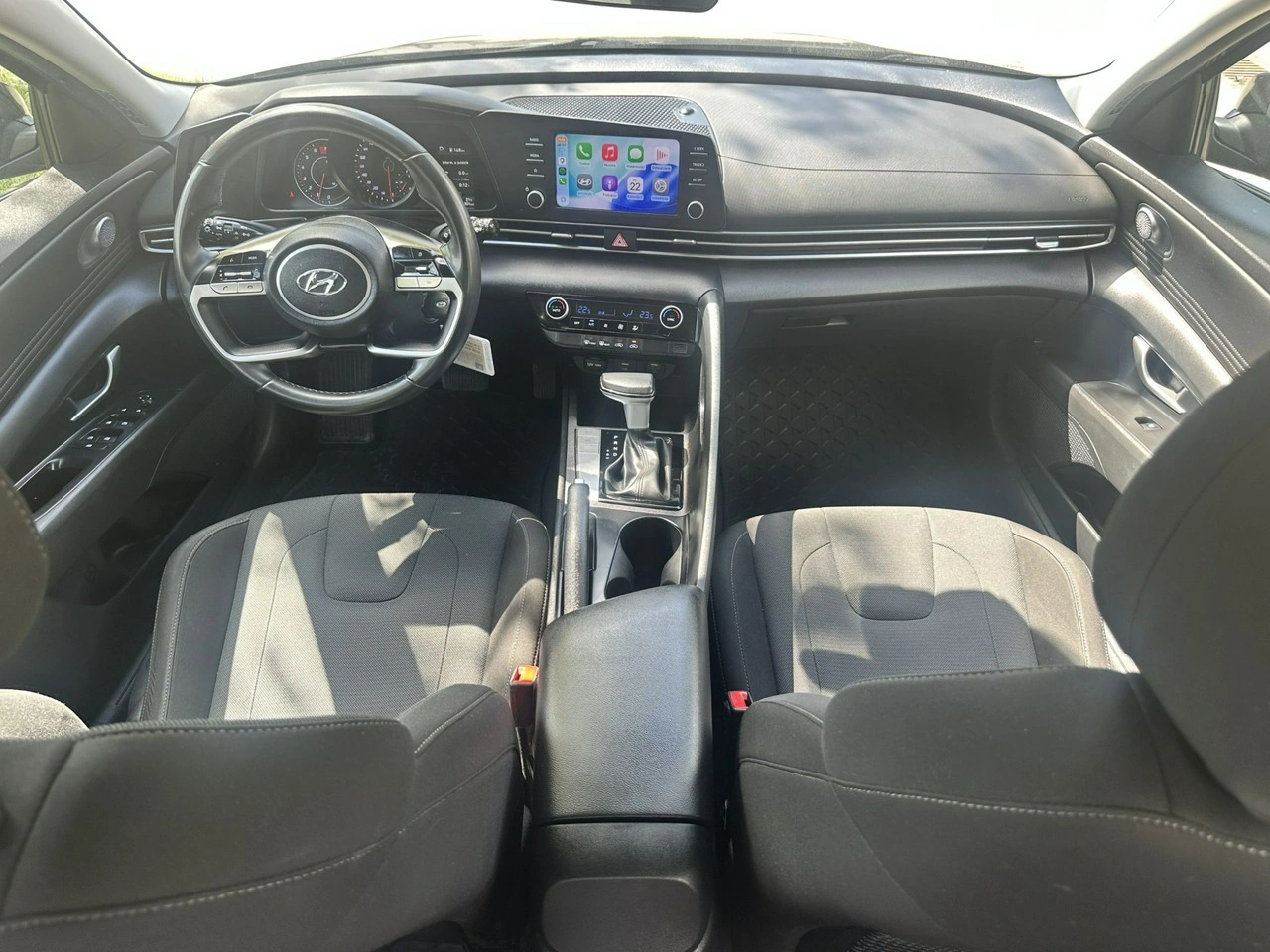 Hyundai Elantra - Zdjęcie 16