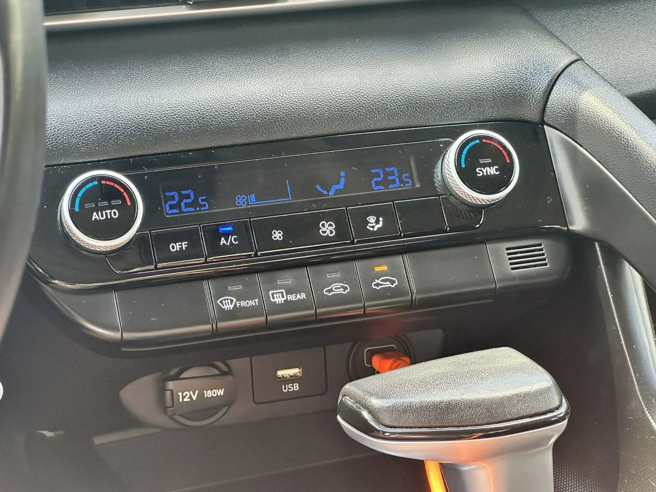 Hyundai Elantra - Zdjęcie 30