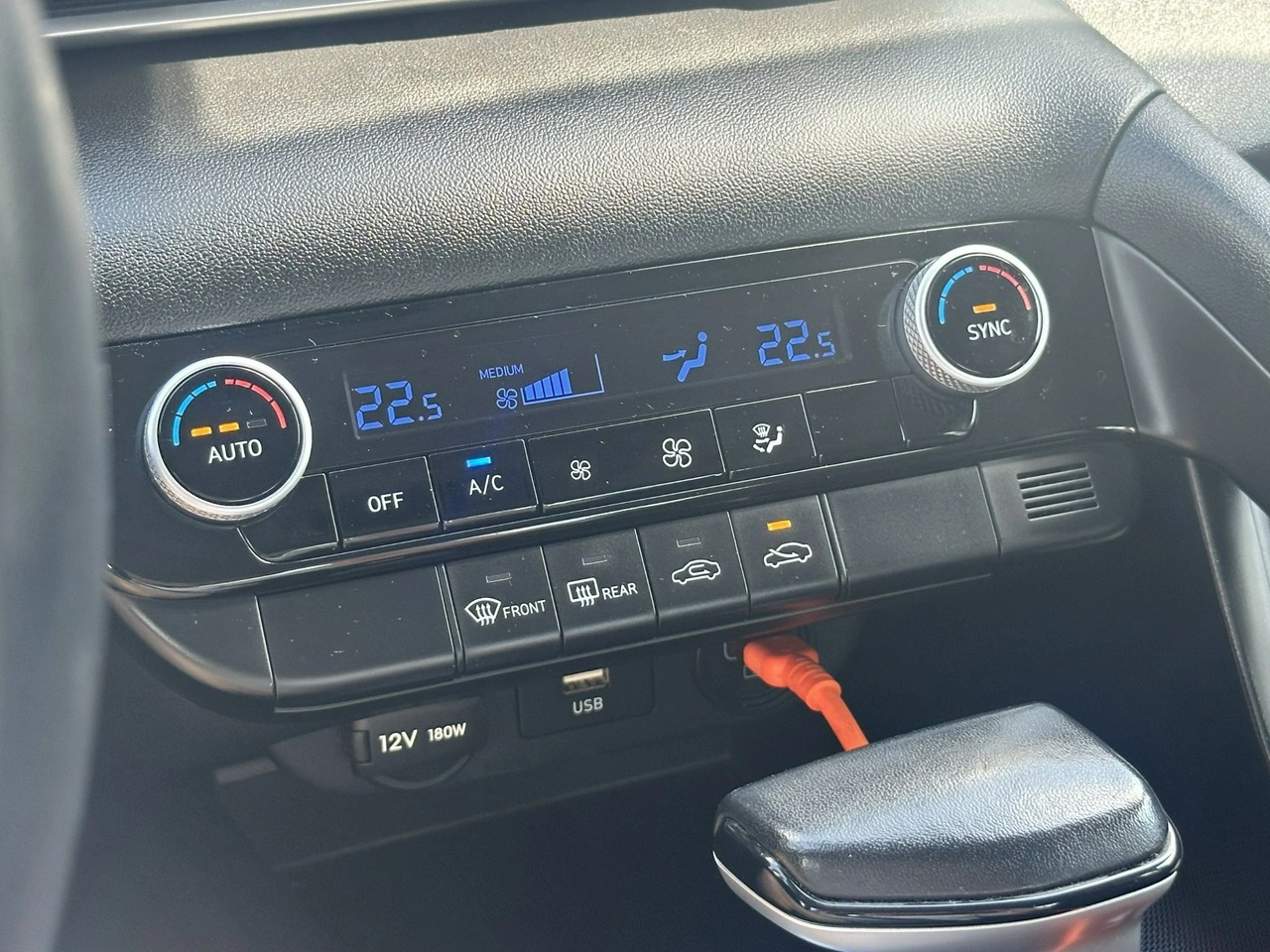 Hyundai Elantra - Zdjęcie 31