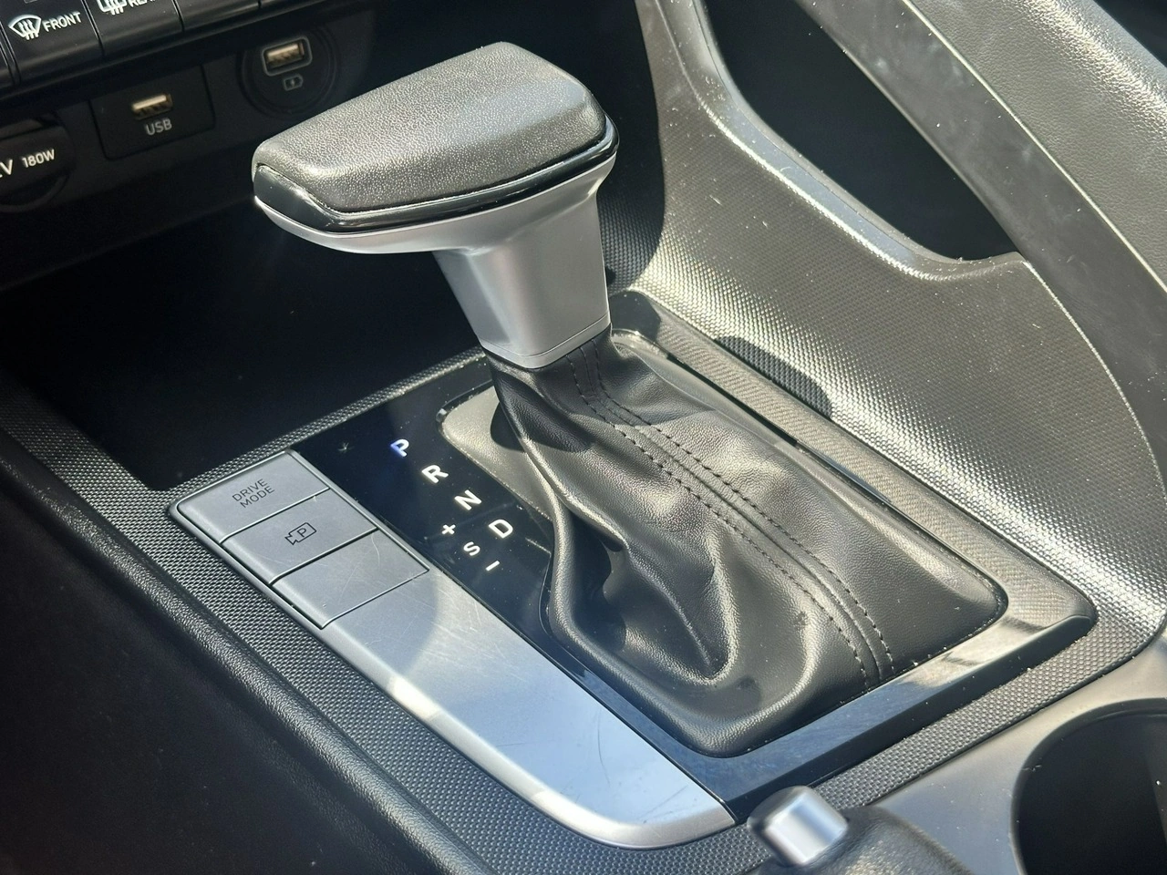 Hyundai Elantra - Zdjęcie 33