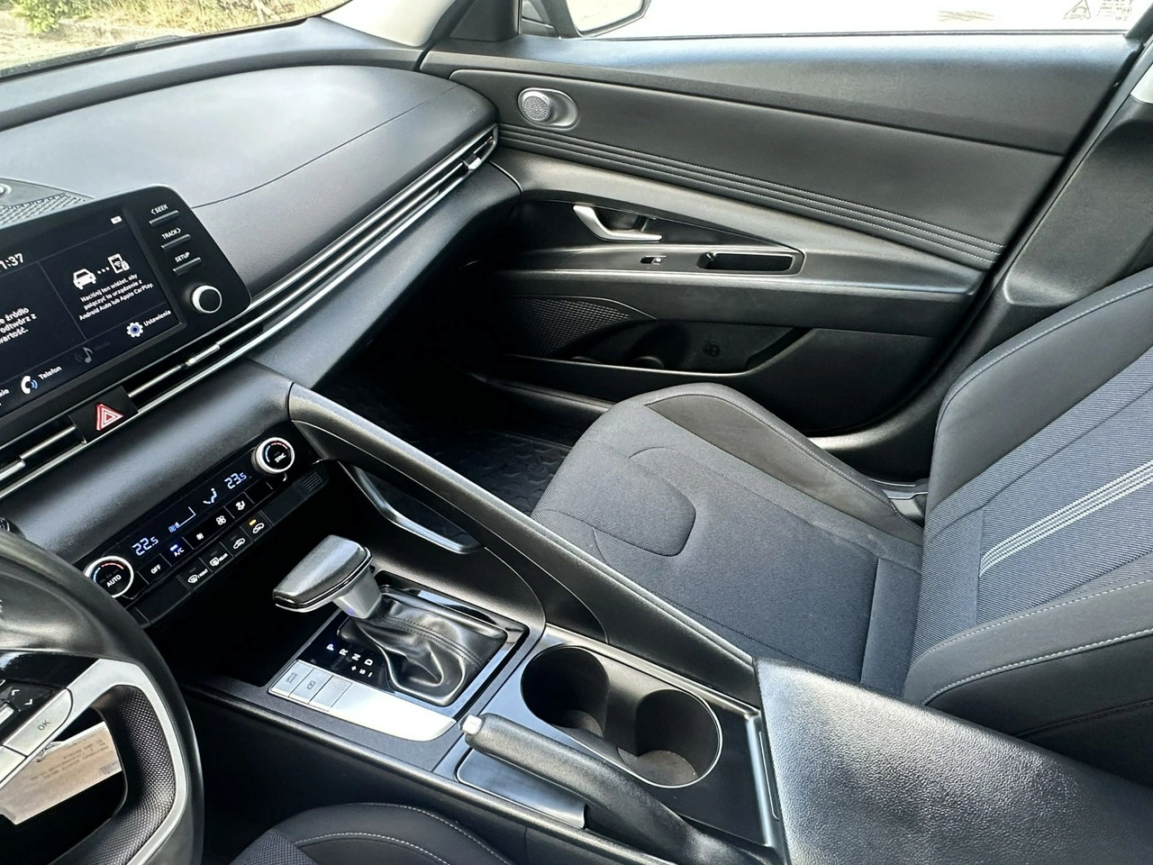 Hyundai Elantra - Zdjęcie 35