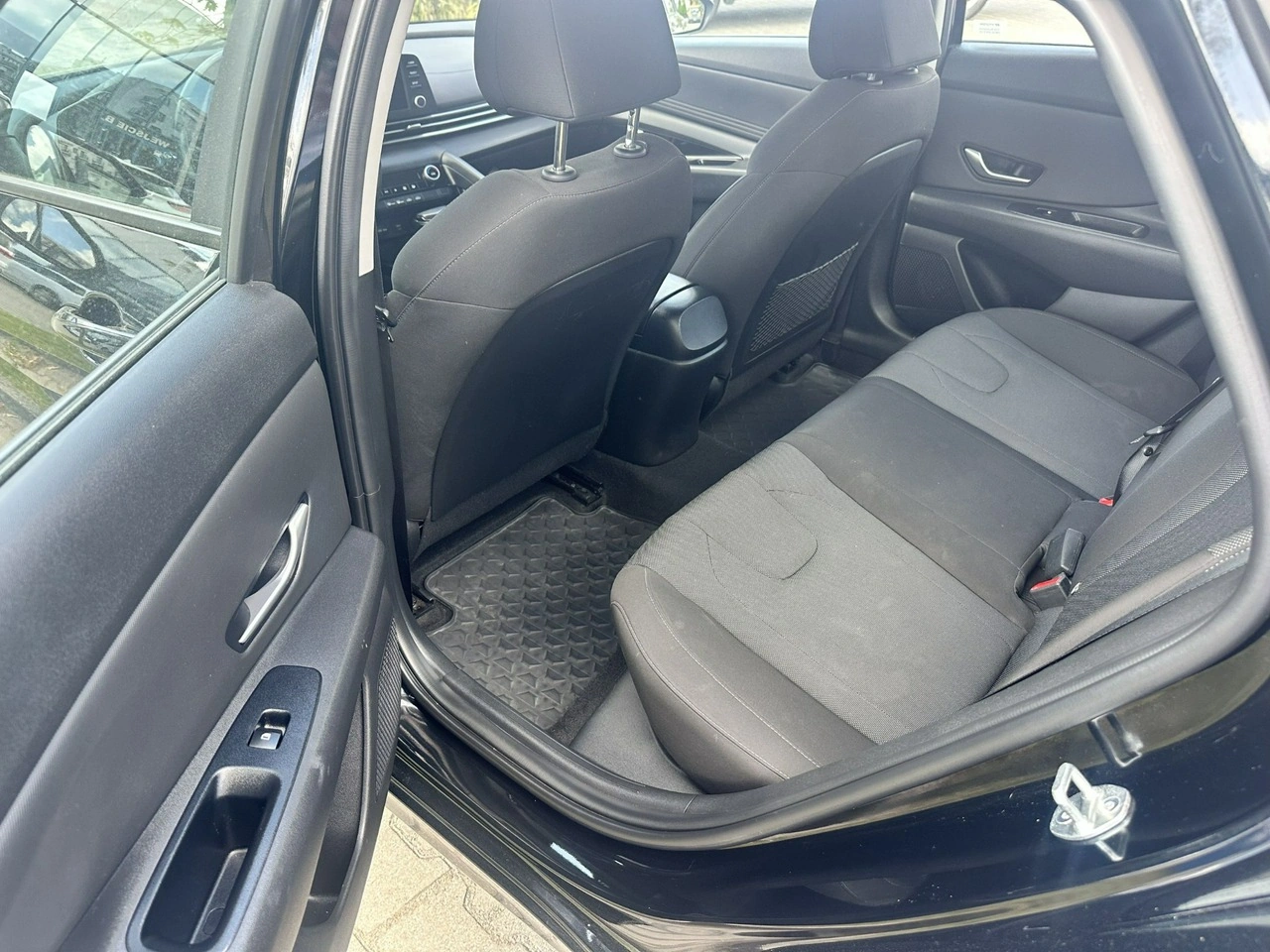 Hyundai Elantra - Zdjęcie 41