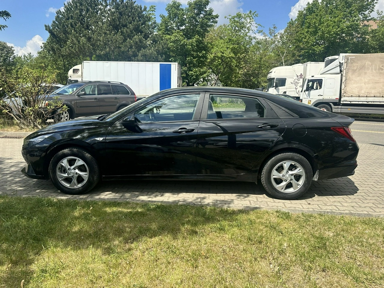 Hyundai Elantra - Zdjęcie 8