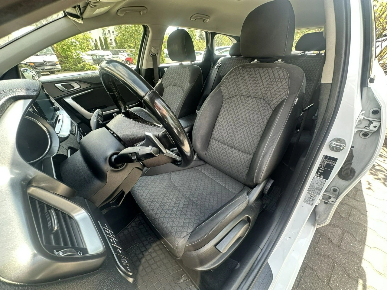 Kia Ceed - Zdjęcie 17
