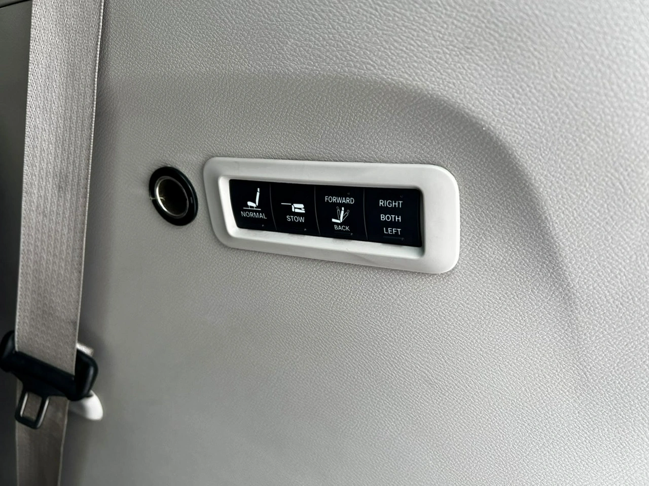 Chrysler Pacifica - Zdjęcie 21