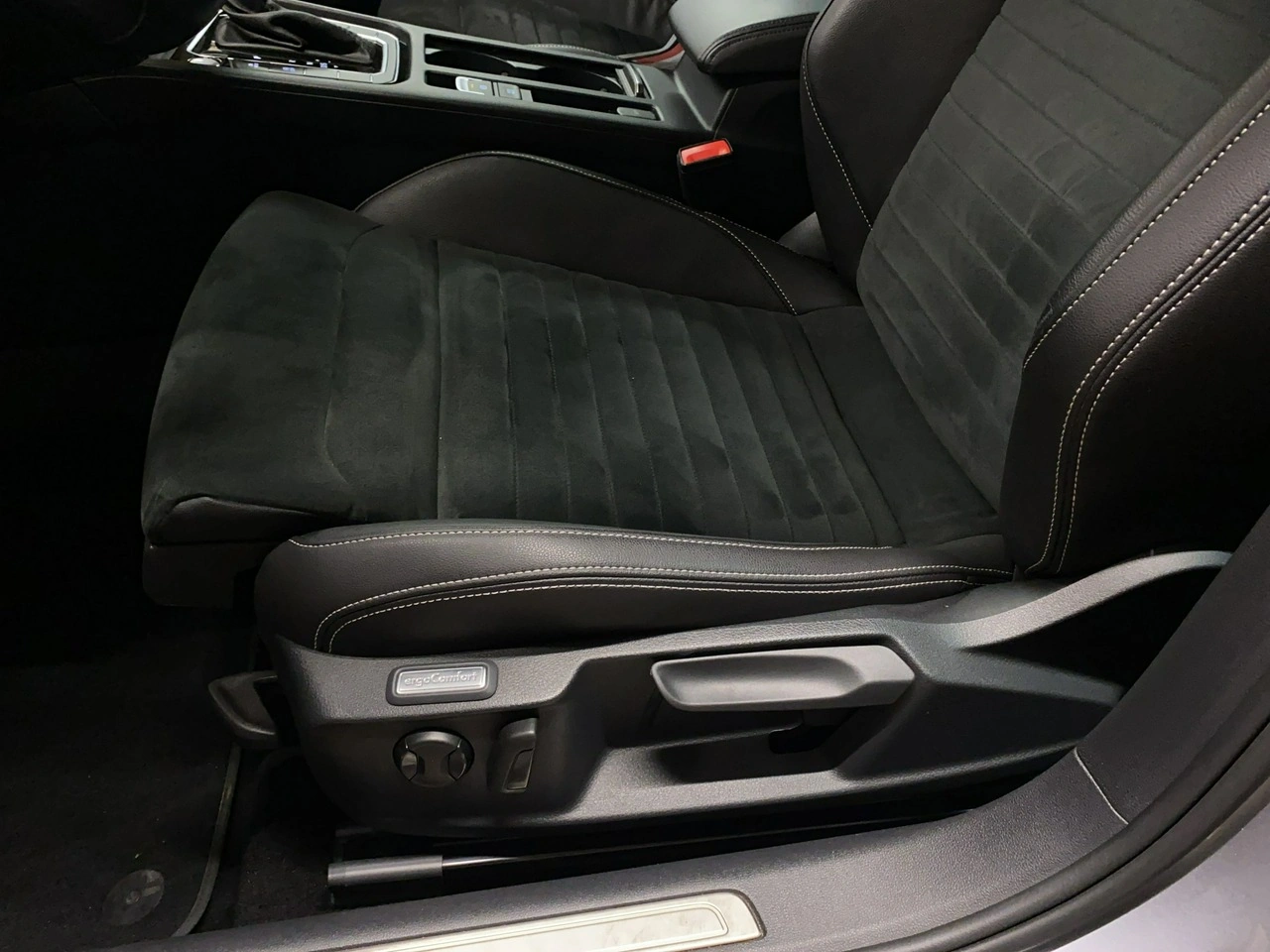 Volkswagen Passat - Zdjęcie 12