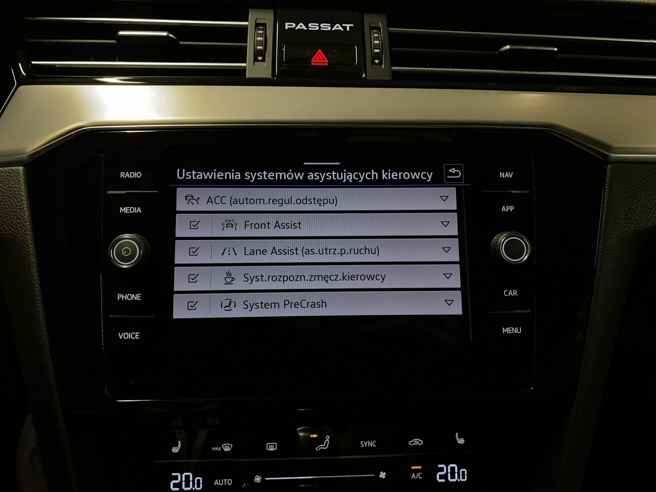 Volkswagen Passat - Zdjęcie 25