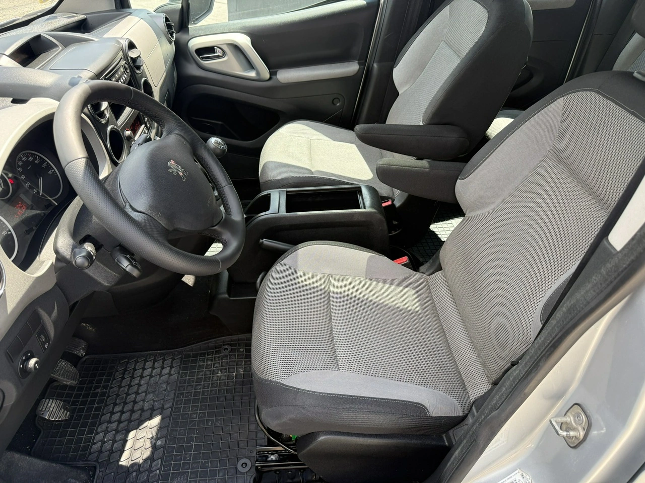 Peugeot Partner - Zdjęcie 26