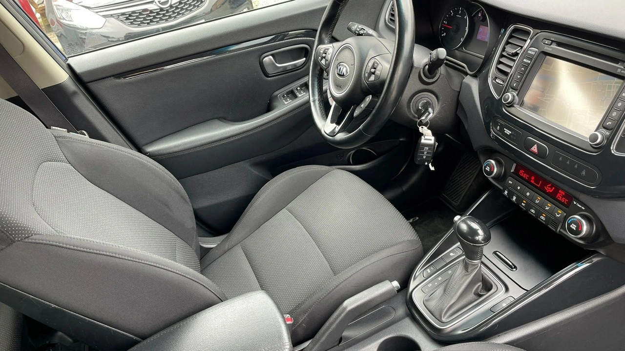 Kia Carens - Zdjęcie 17