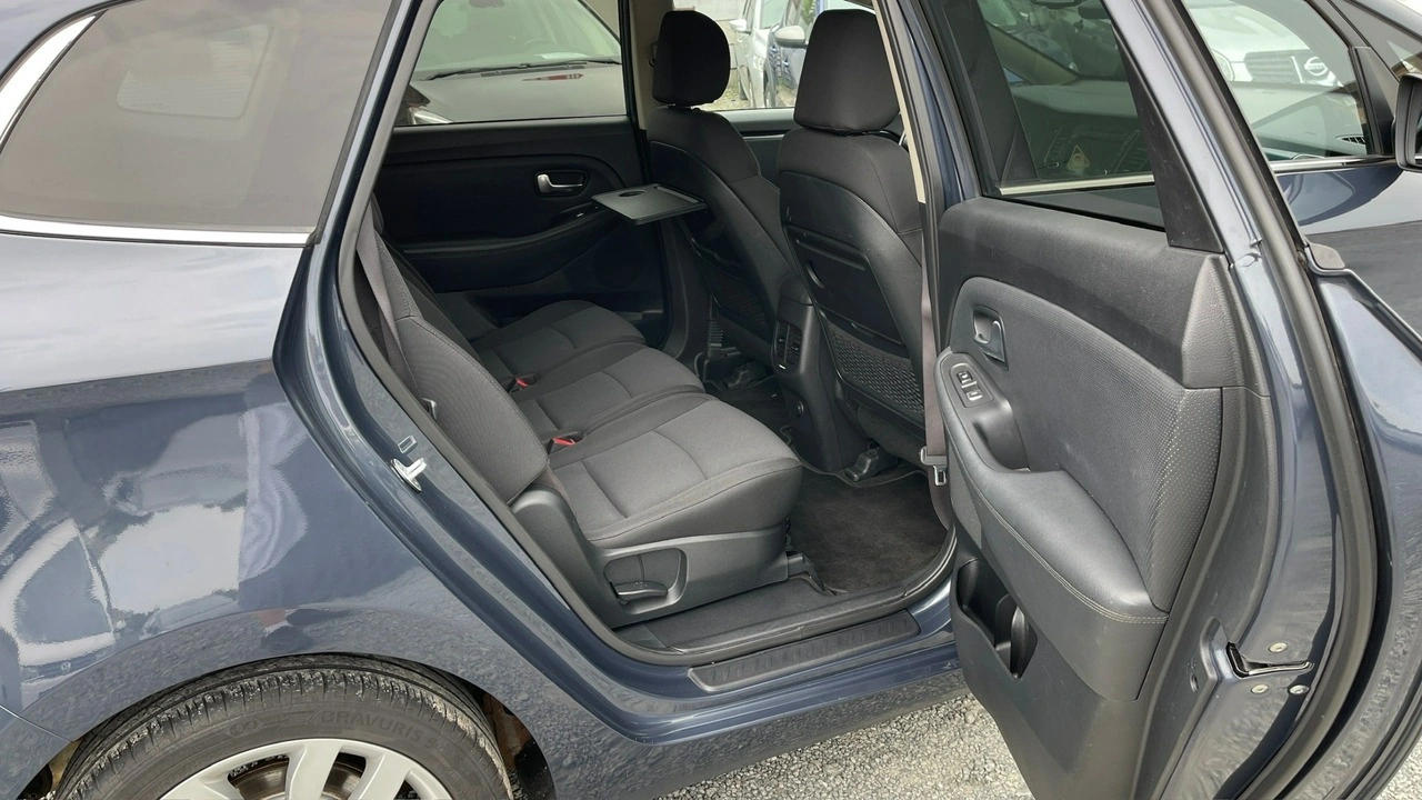 Kia Carens - Zdjęcie 18