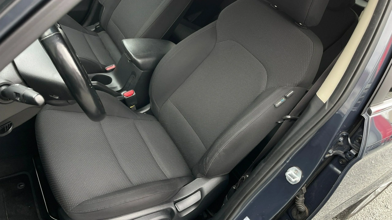 Kia Carens - Zdjęcie 23