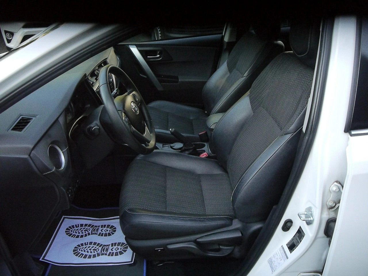 Toyota Auris - Zdjęcie 16