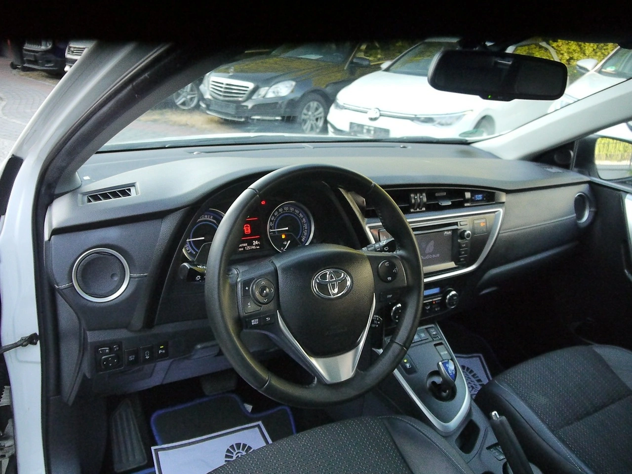 Toyota Auris - Zdjęcie 13