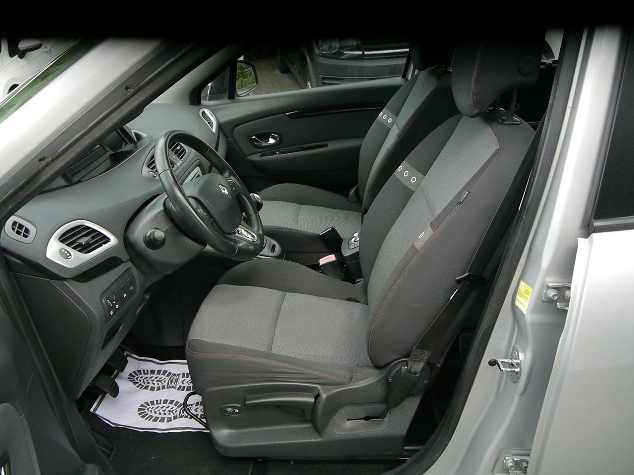Renault Grand Scenic - Zdjęcie 16