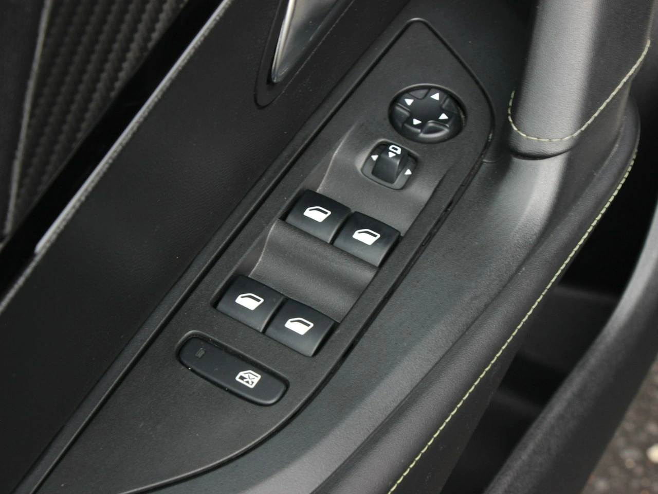 Peugeot 2008 - Zdjęcie 26