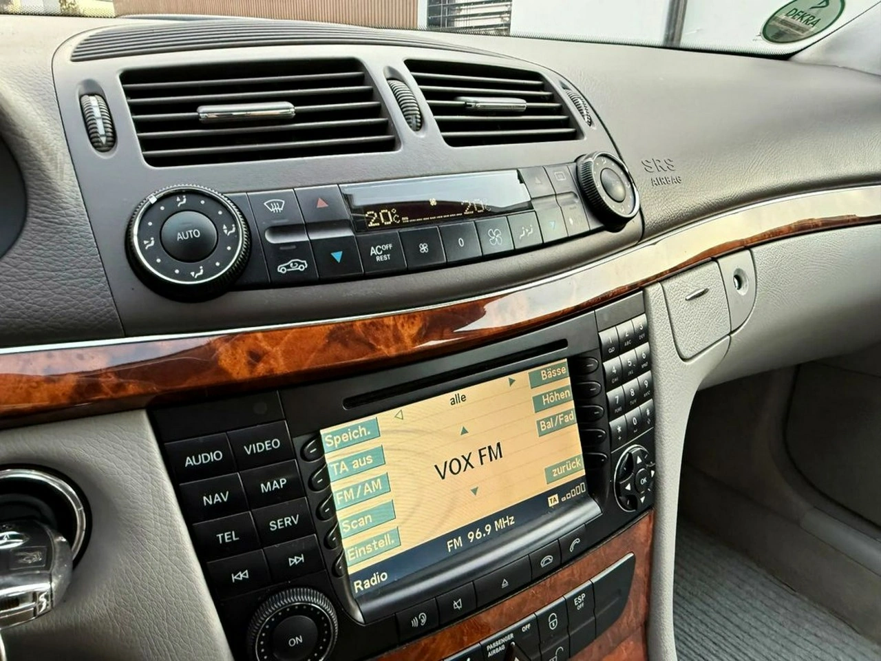 Mercedes E 220 - Zdjęcie 11