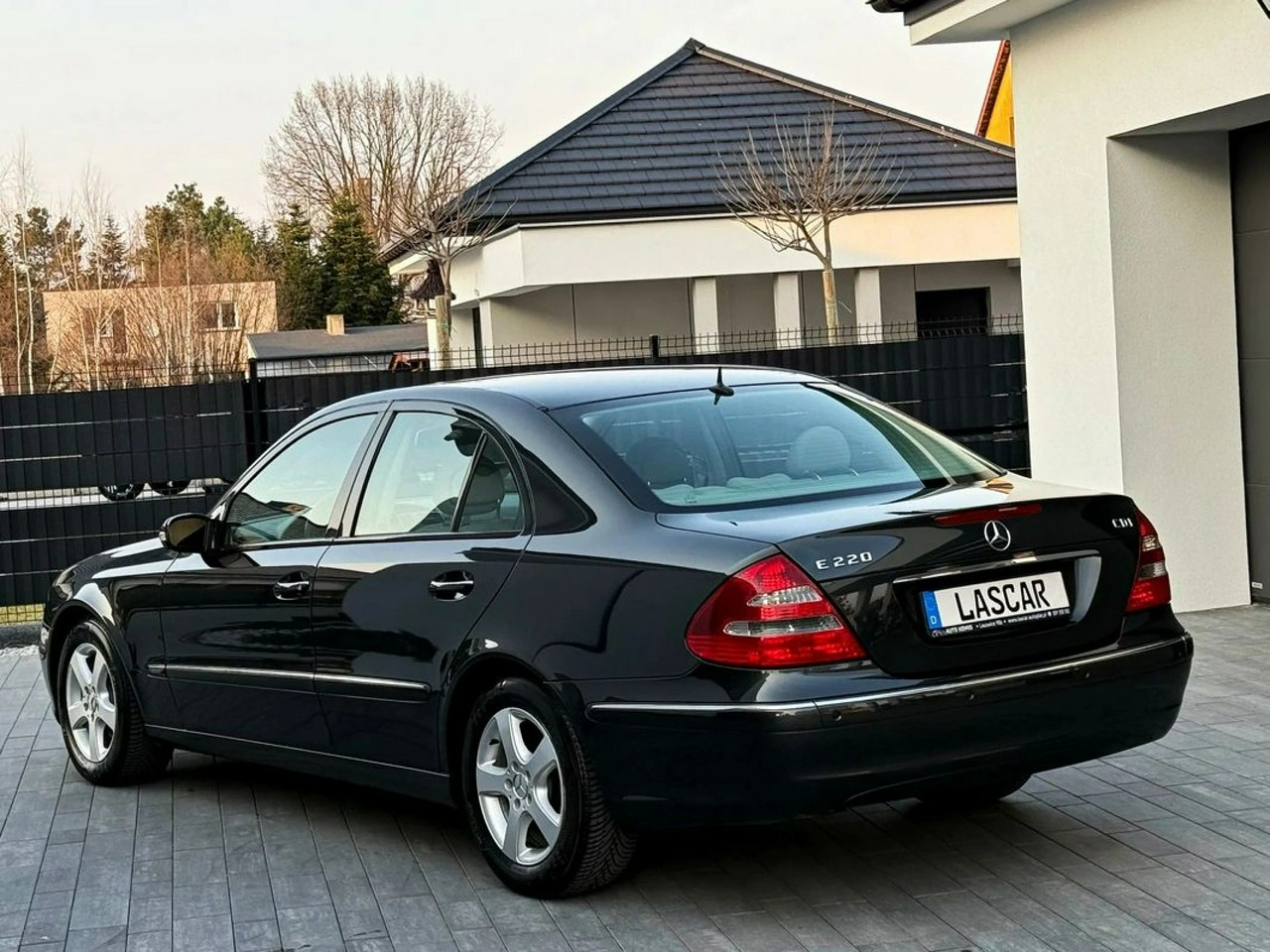Mercedes E 220 - Zdjęcie 22