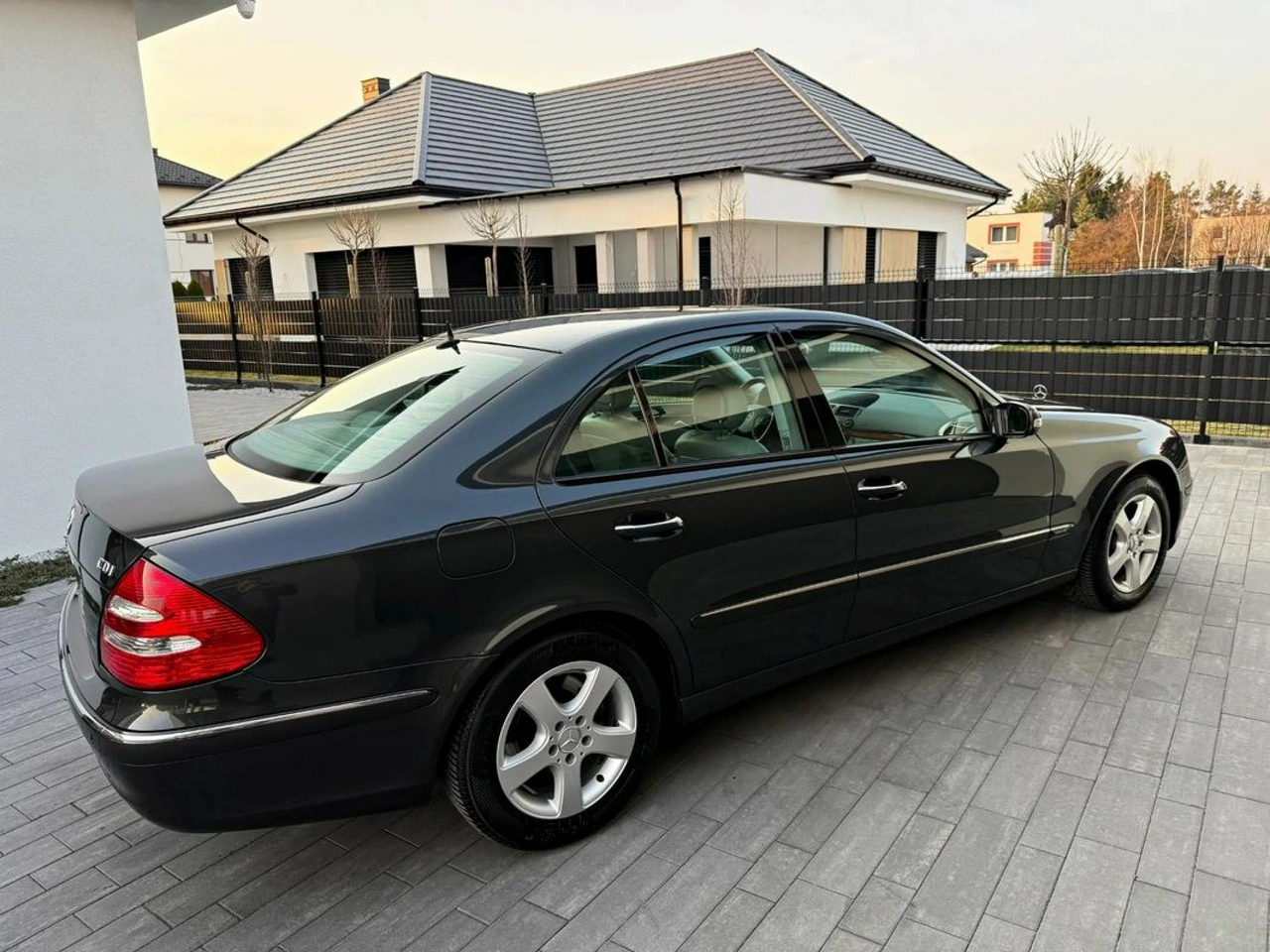 Mercedes E 220 - Zdjęcie 29