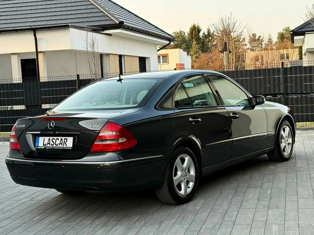 Mercedes E 220 - Zdjęcie 33