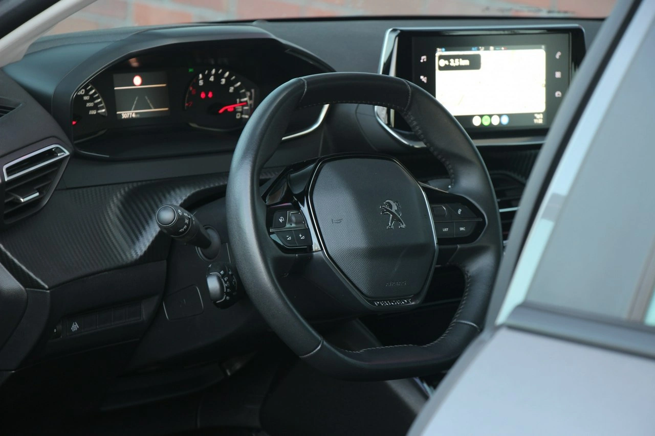 Peugeot 208 - Zdjęcie 13