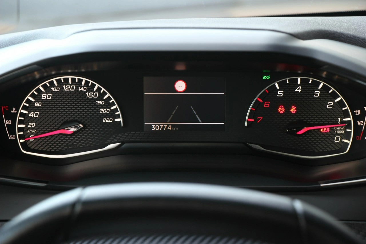 Peugeot 208 - Zdjęcie 18