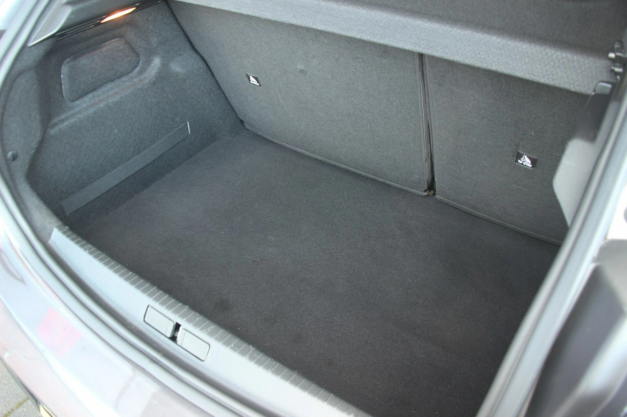 Peugeot 208 - Zdjęcie 32