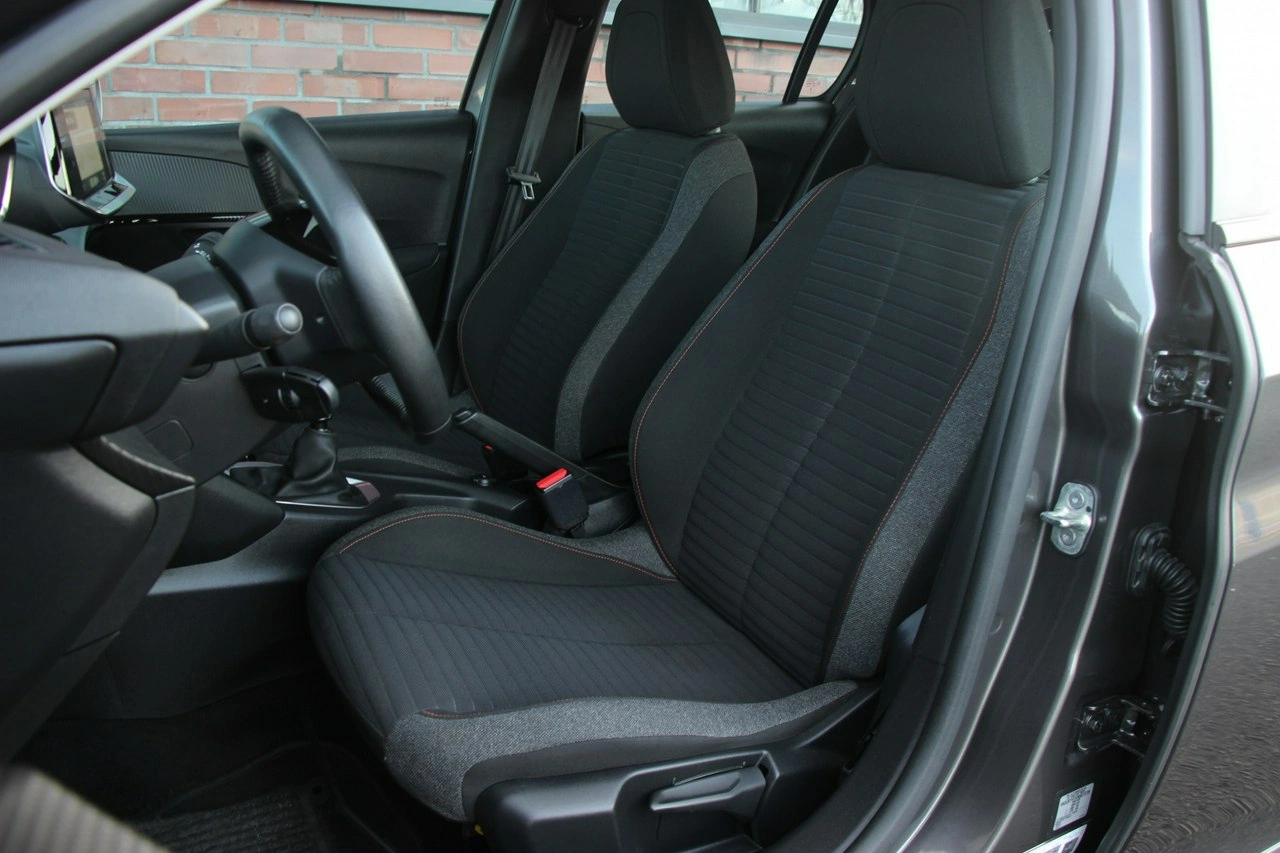 Peugeot 208 - Zdjęcie 8