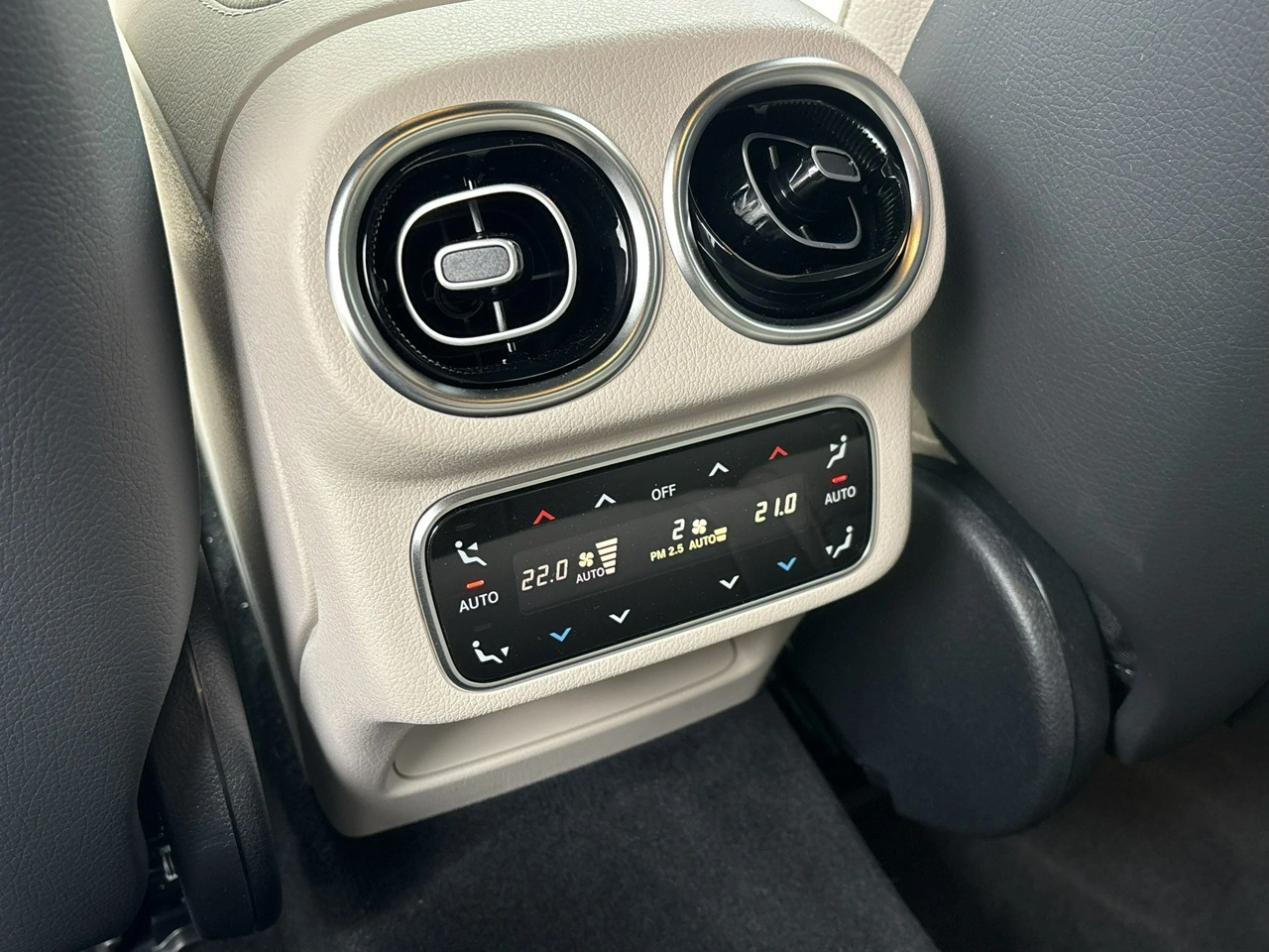 Mercedes GLC 300 - Zdjęcie 13