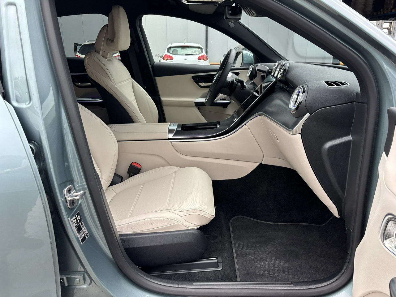 Mercedes GLC 300 - Zdjęcie 18