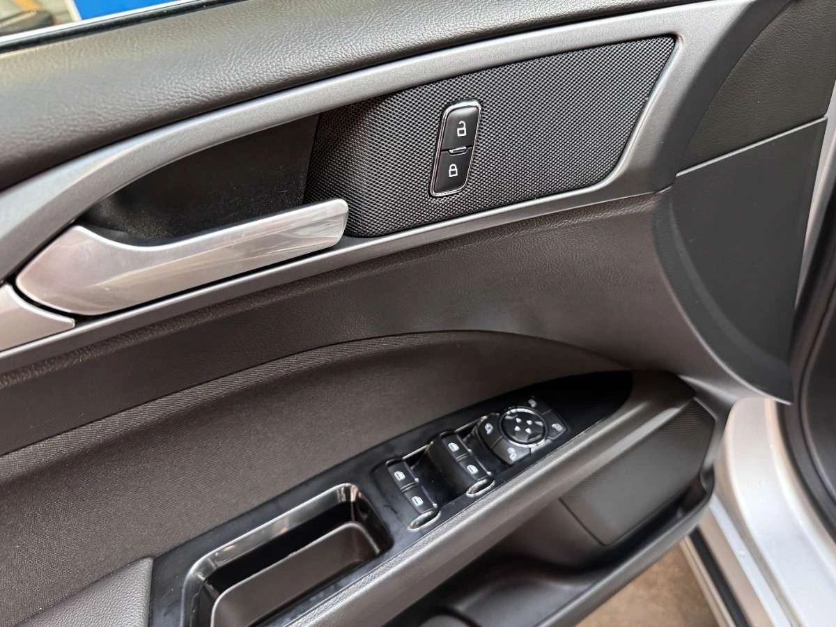 Ford Mondeo - Zdjęcie 26