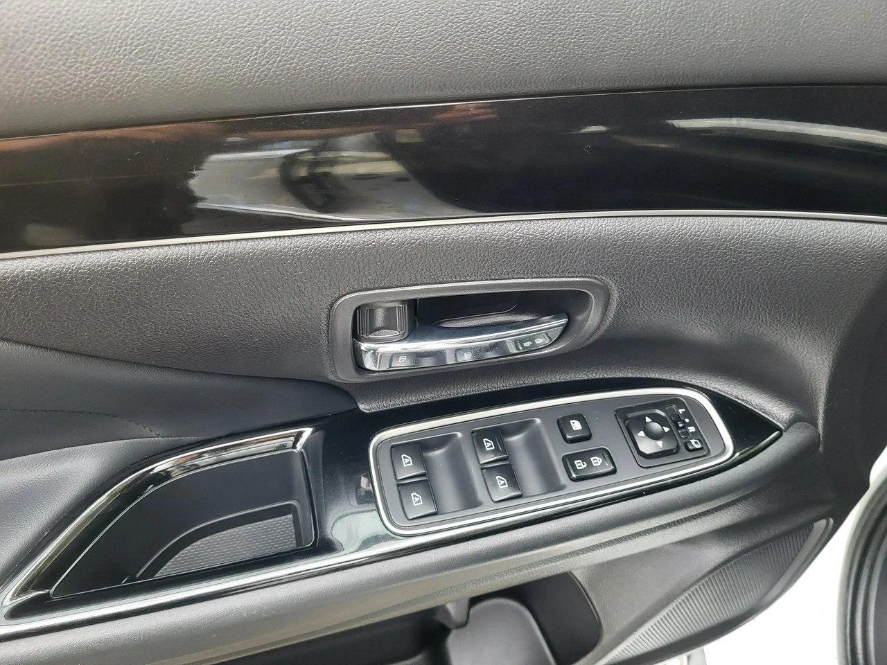 Mitsubishi Outlander - Zdjęcie 10