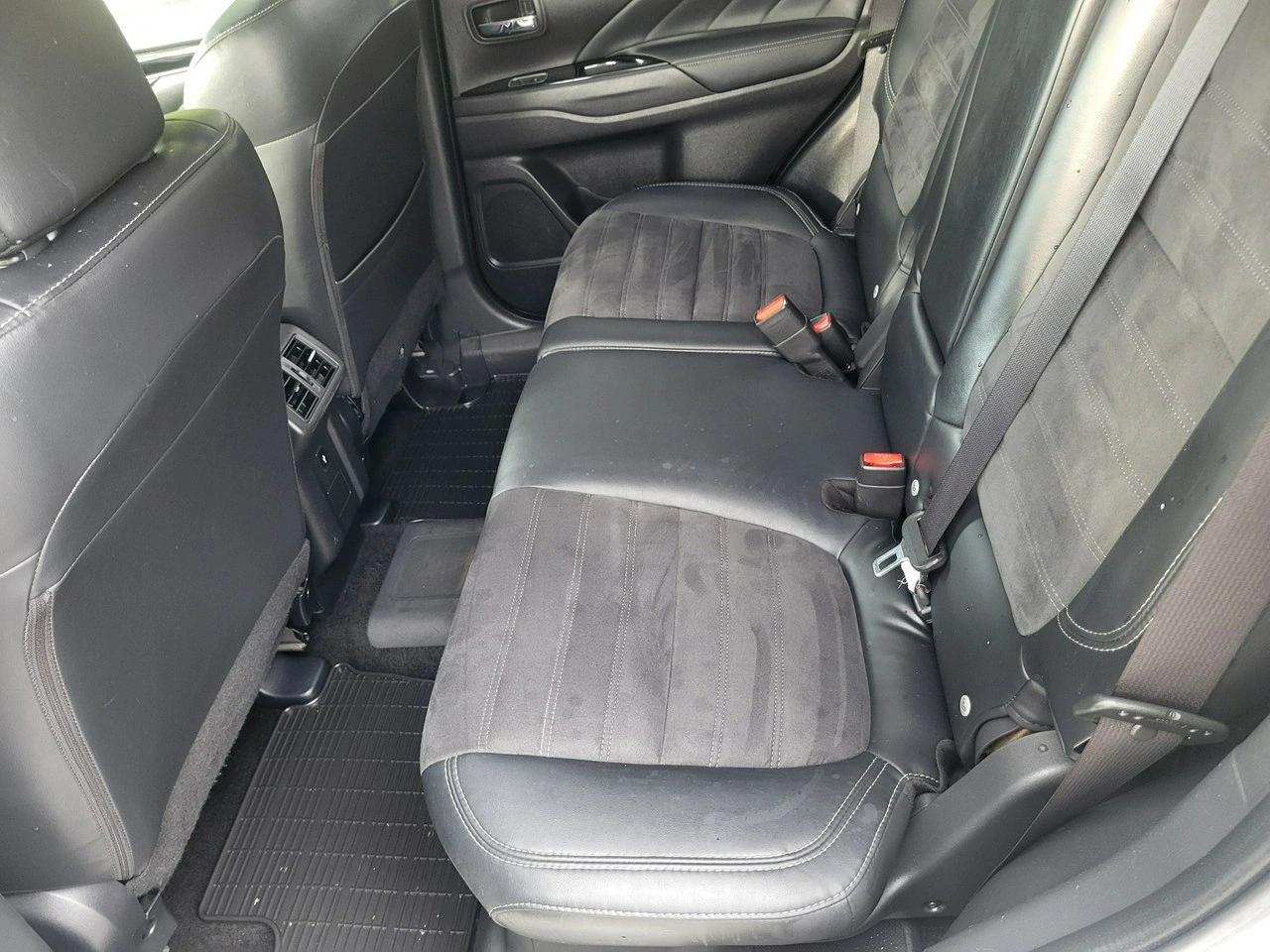 Mitsubishi Outlander - Zdjęcie 13