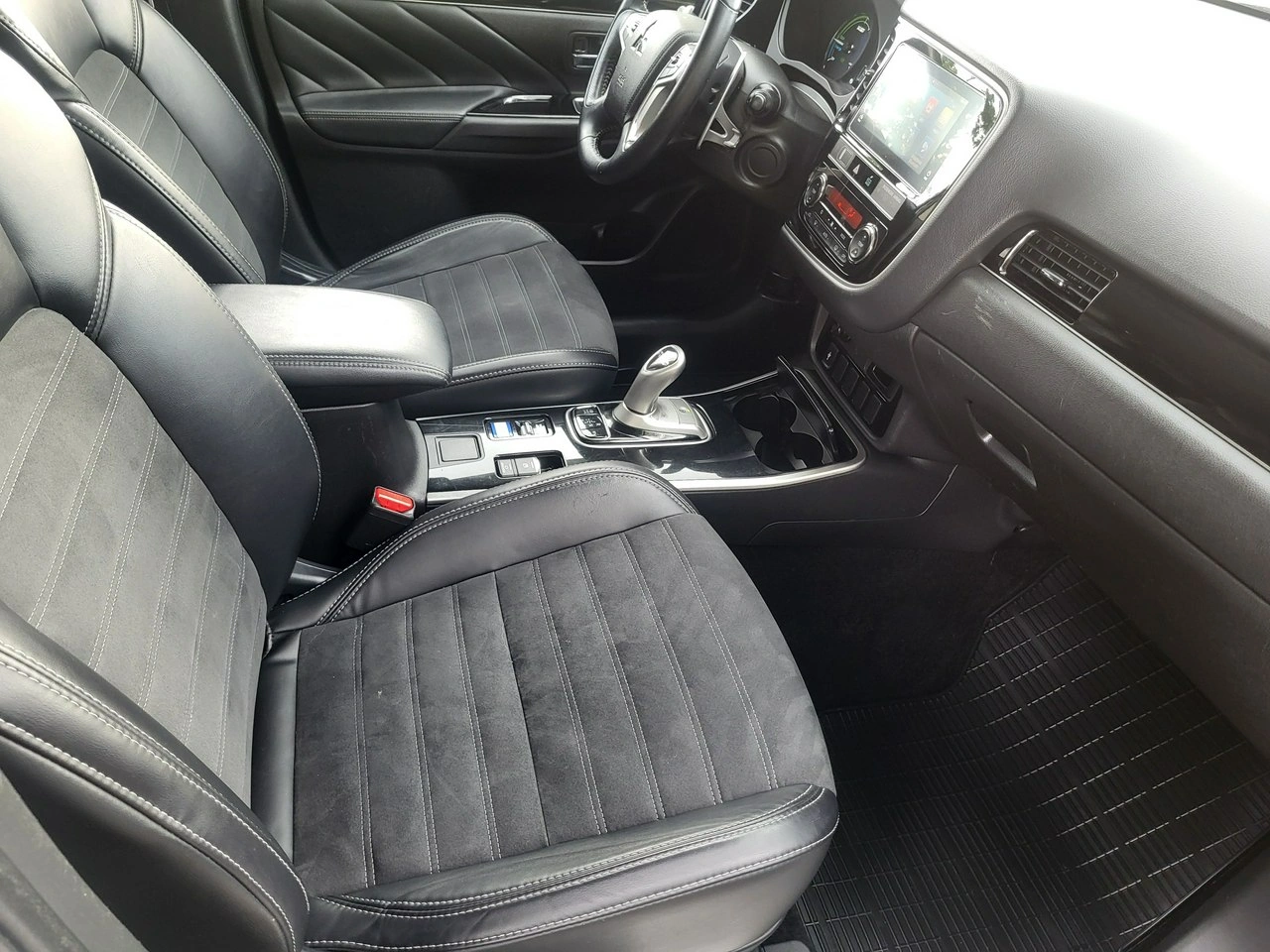 Mitsubishi Outlander - Zdjęcie 17