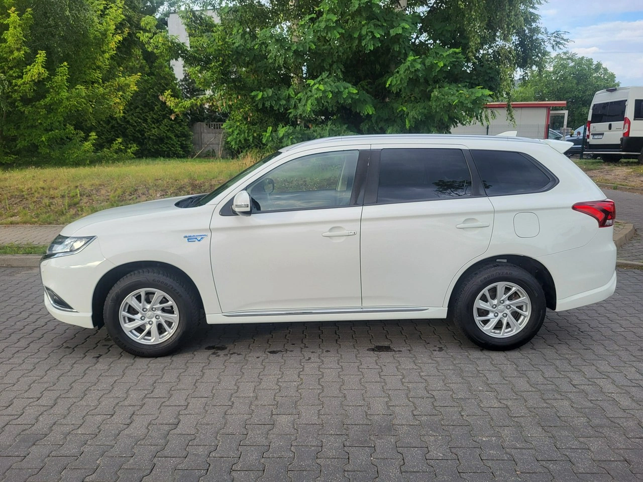 Mitsubishi Outlander - Zdjęcie 2