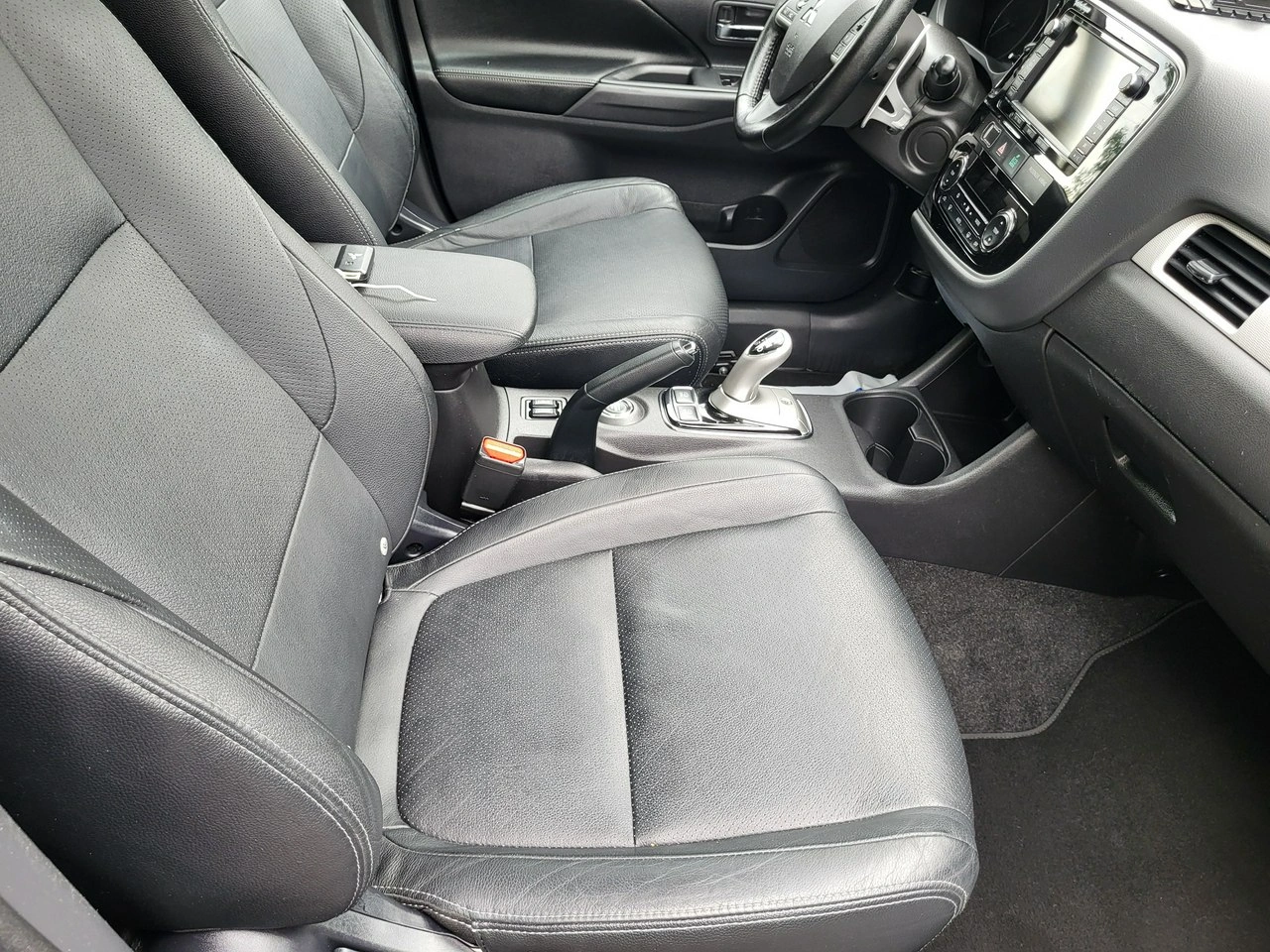 Mitsubishi Outlander - Zdjęcie 22