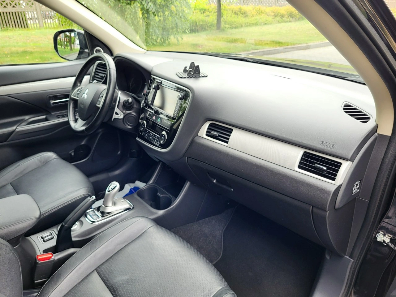 Mitsubishi Outlander - Zdjęcie 23