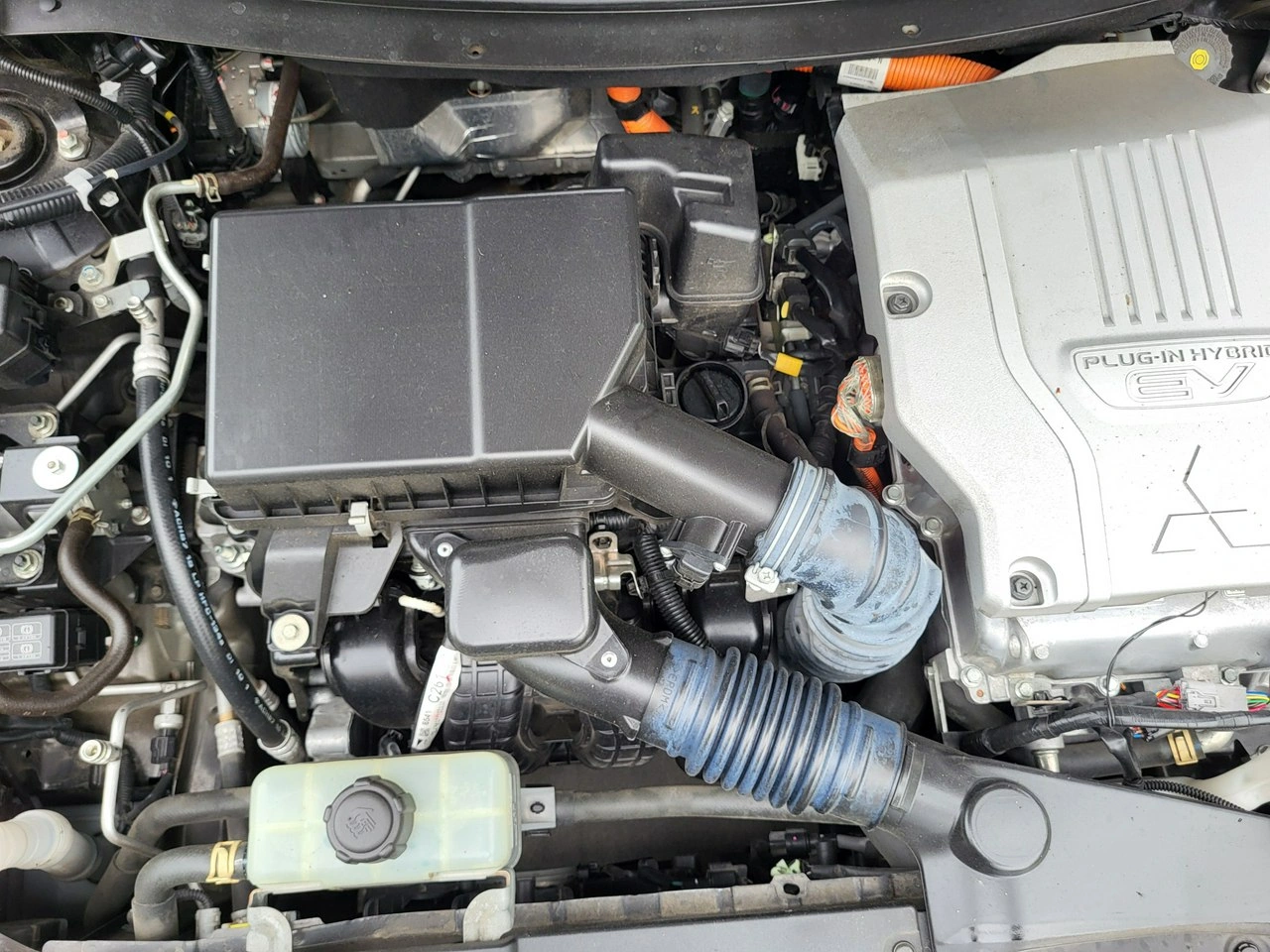 Mitsubishi Outlander - Zdjęcie 24