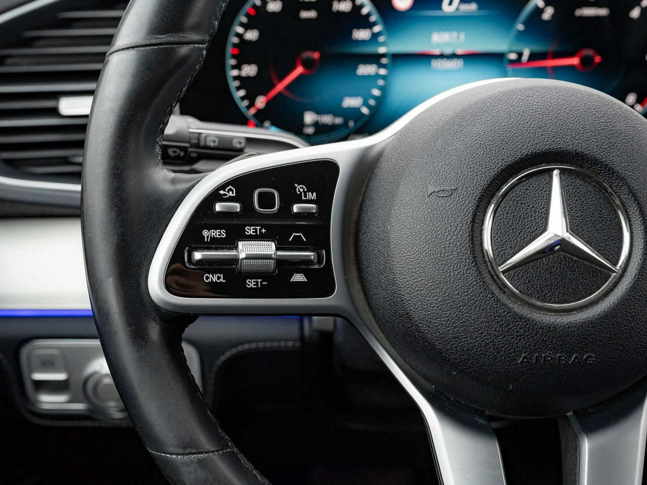 Mercedes GLE 300 - Zdjęcie 15