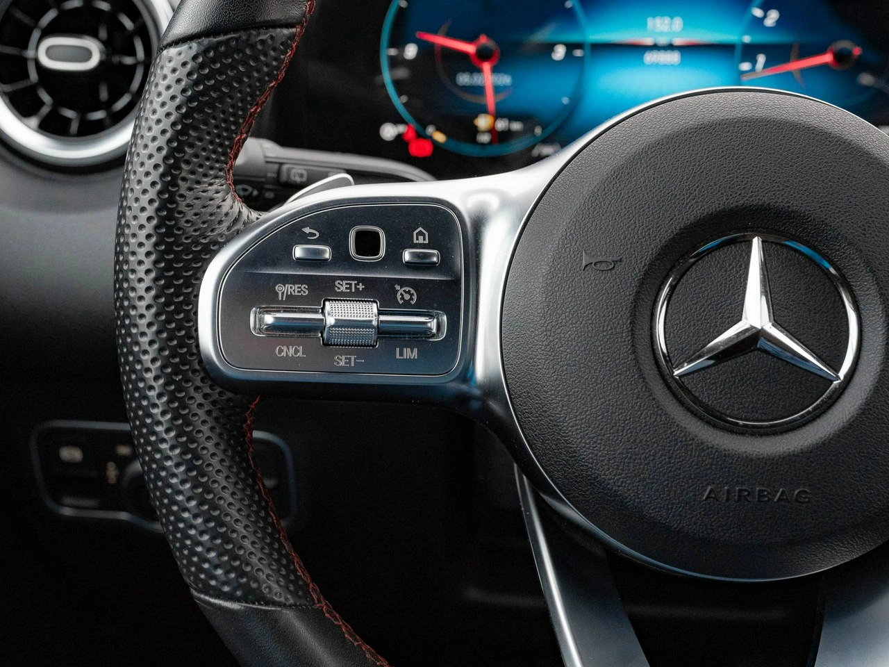Mercedes GLB - Zdjęcie 15
