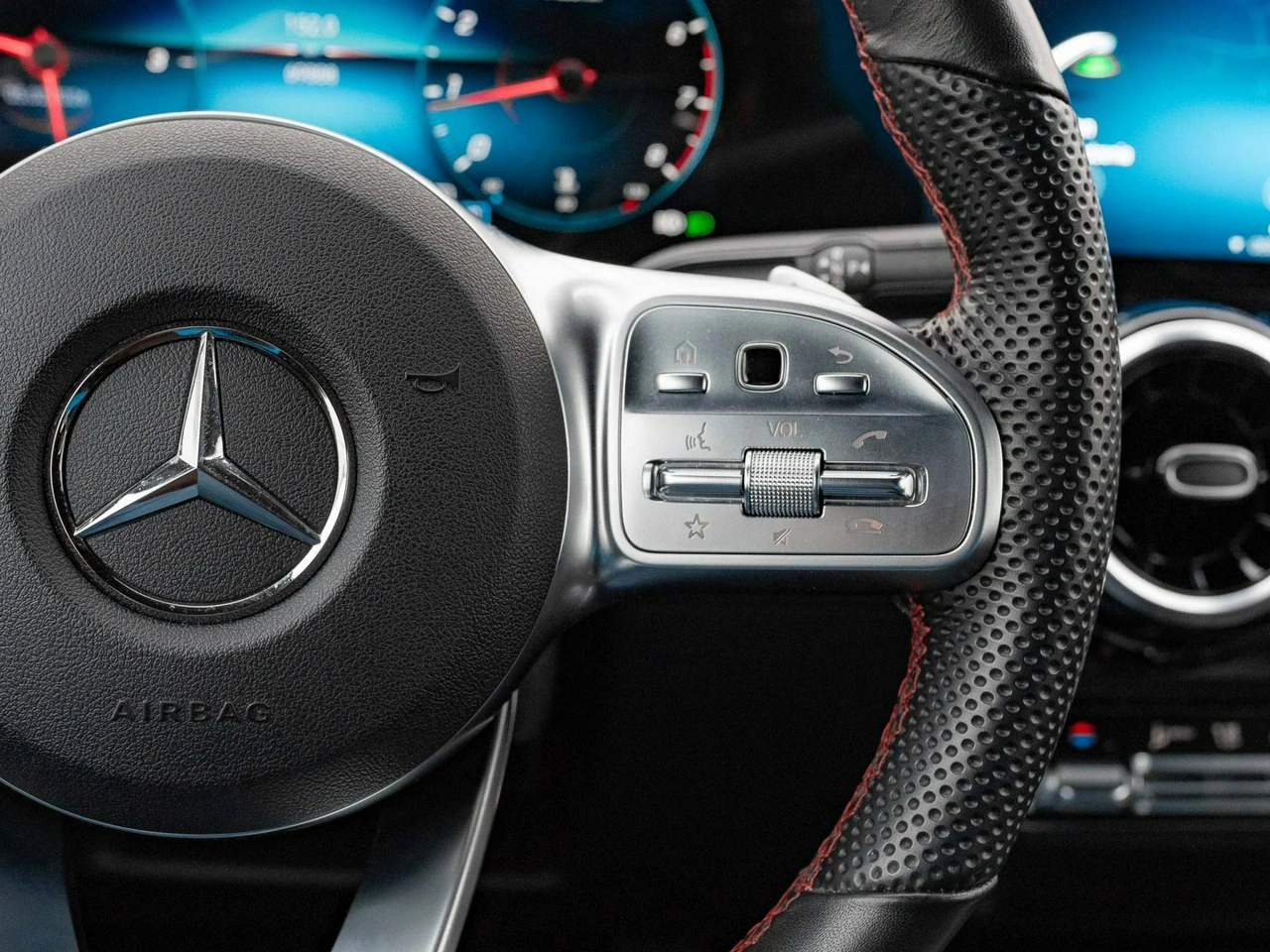 Mercedes GLB - Zdjęcie 16