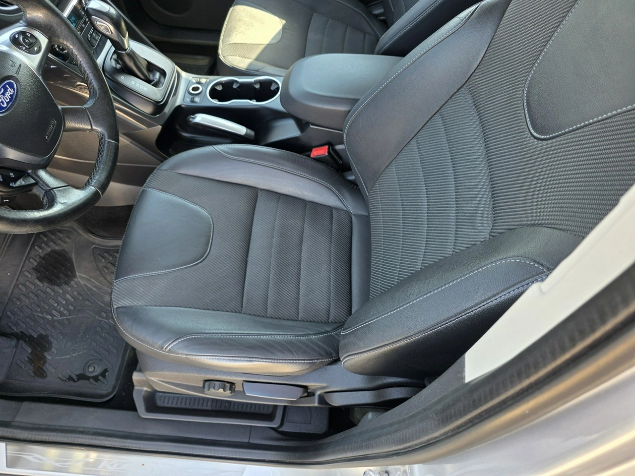 Ford Kuga - Zdjęcie 14