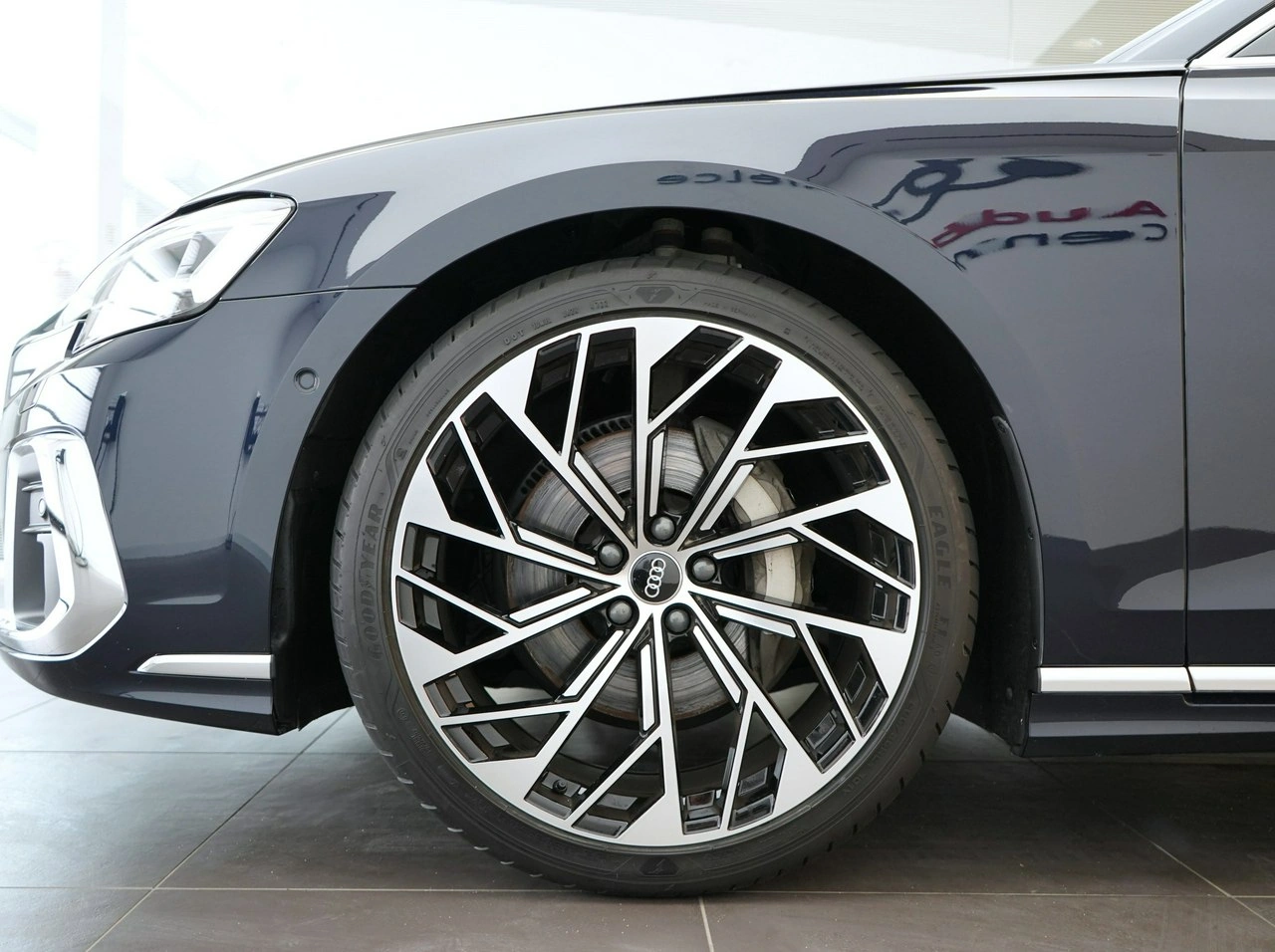 Audi A8 - Zdjęcie 6